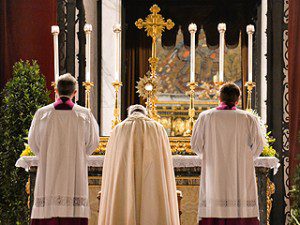 Pope_Francis_leads_a_Eucharistic_procession_to_the_Basilica_of_St_Mary_Major_June_19_2014_Credit_Daniel_Ibez_CNA_3_EWTN_6_19_14